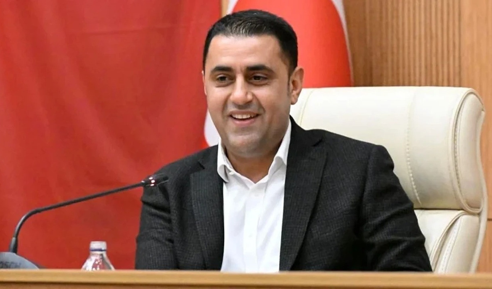 Çukurova Belediye Başkanı Emrah Kozay, tutuklanmasının ardından görevden uzaklaştırıldı