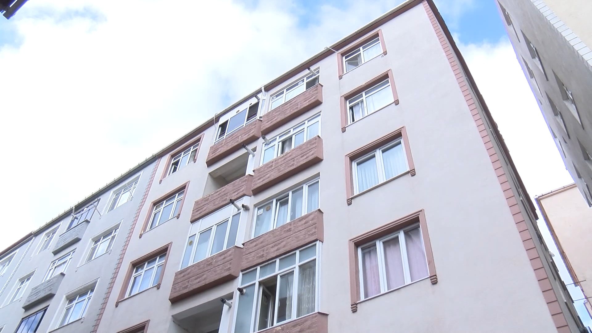 Küçükçekmece’de olayın yaşandığı apartmanın dış cephesi.