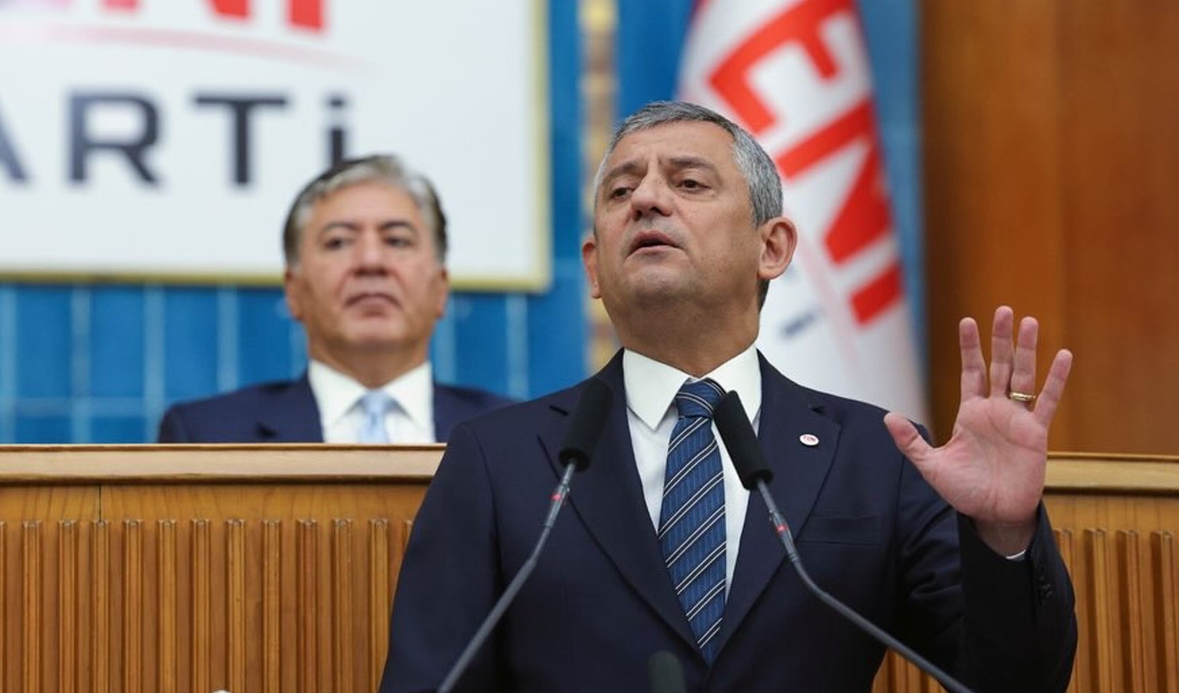 Nouvelle initiative d'Özgür Özel face à la crise des fonds : quelles sont les prochaines étapes ?