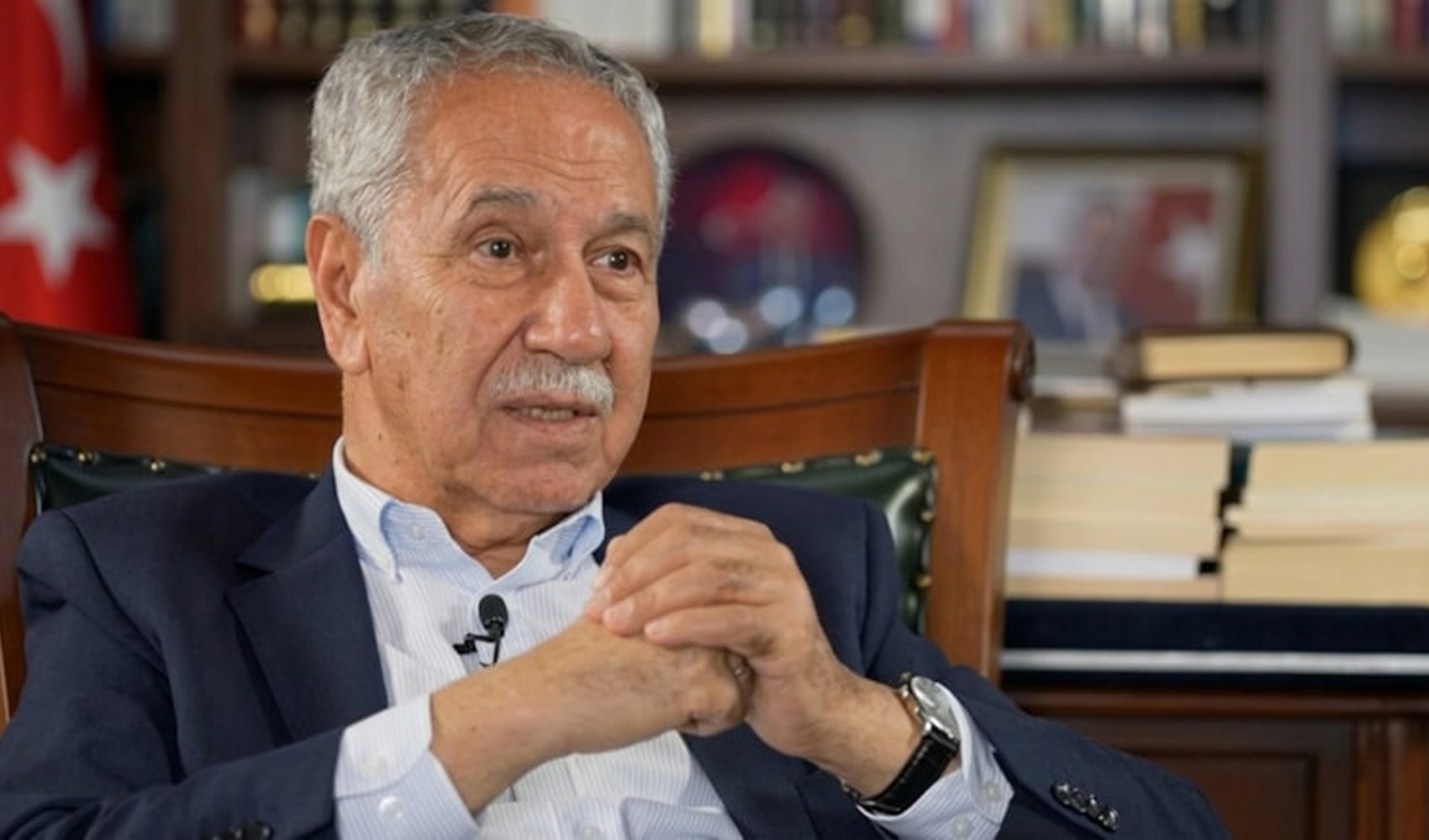 Appel à la liberté de la presse de Bülent Arınç (AKP) : « La situation d'İsmail Saymaz me fait honte »