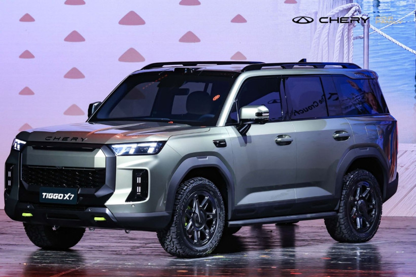 Tanıtım sahnesinde sergilenen Chery TIGGO X7 modeli.