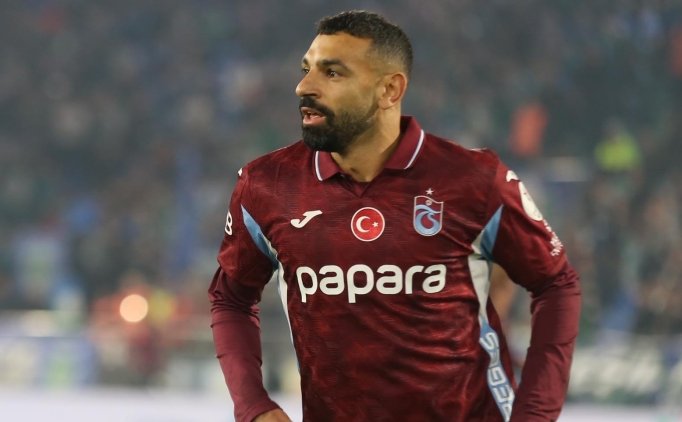 Trabzonspor forması giyen Muhammed Salah maç sırasında sahada görülüyor.