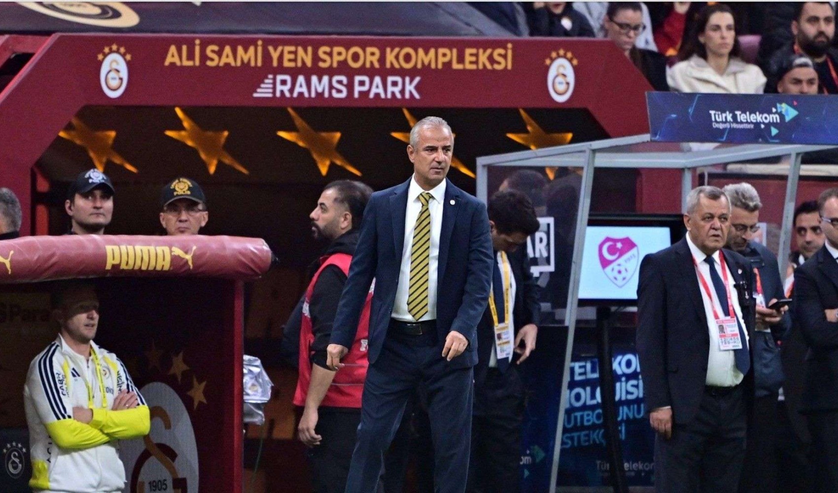 İsmail Kartal derbi yenilgisini ilk yarıdaki oyuna bağladı: Taraftarımızdan özür diliyoruz