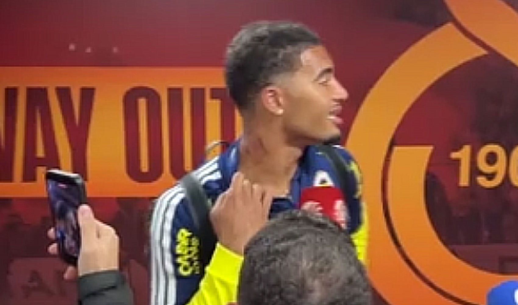 Archie Brown'dan Galatasaraylı futbolculara: Kadın gibi tırmalıyorlar ve saç çekiyorlar