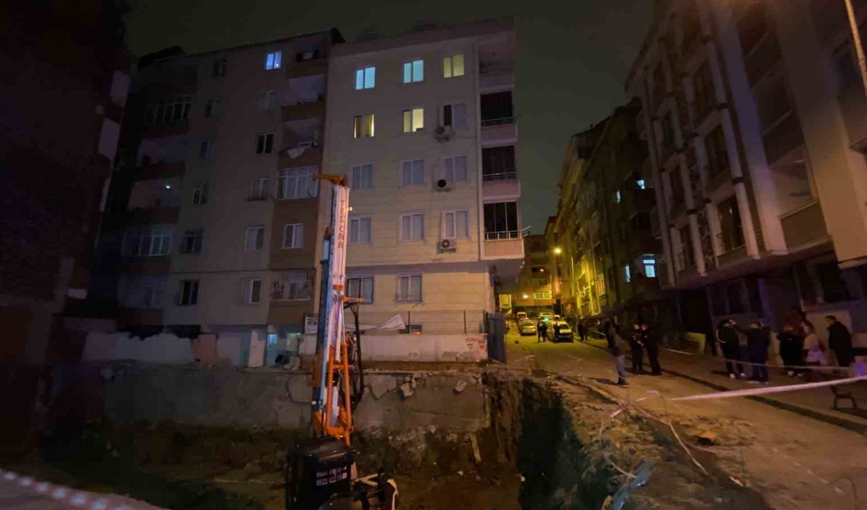 Effondrement d'un mur de soutènement sur un chantier à Bahçelievler : 20 appartements évacués dans deux immeubles
