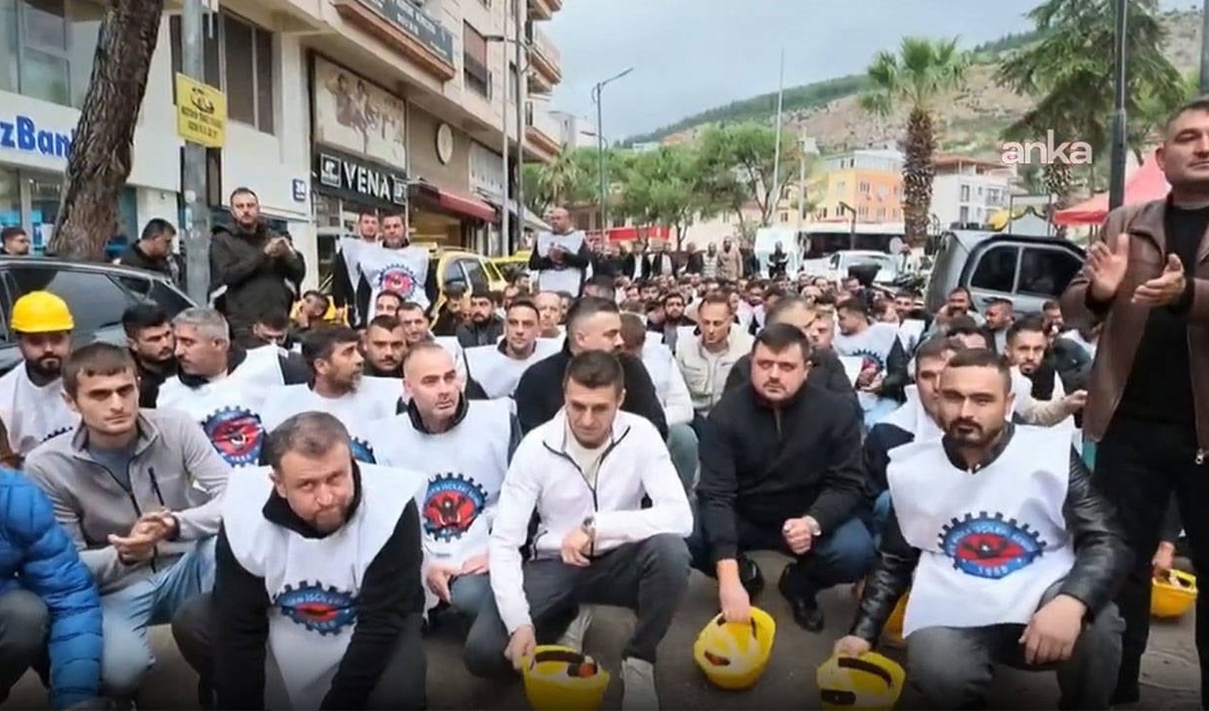 Miners in Soma break through barricade and set off for Ankara