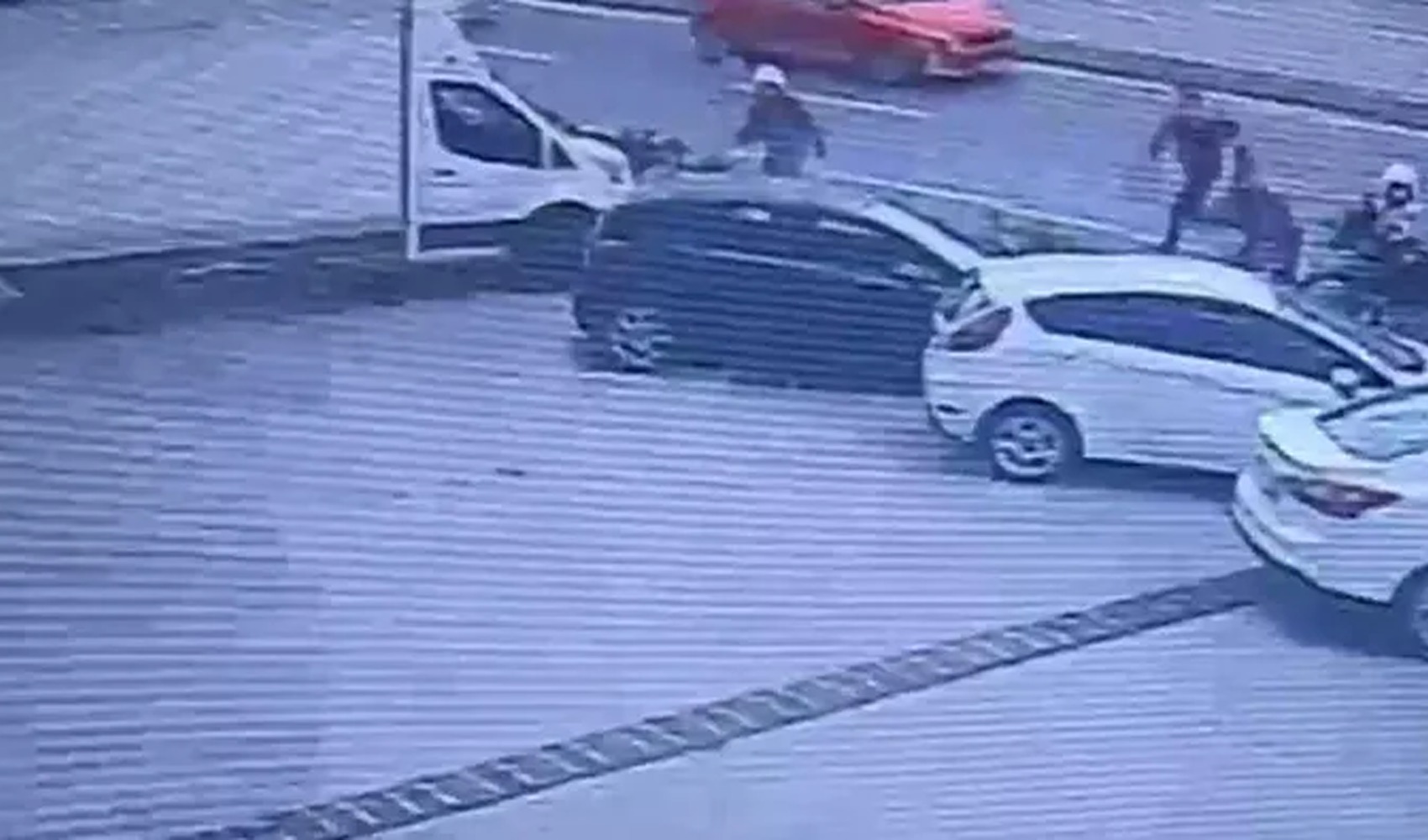 Küçükçekmece’de denetimden kaçtı, kovalamaca kamerada: Üzerinden uyuşturucu çıktı