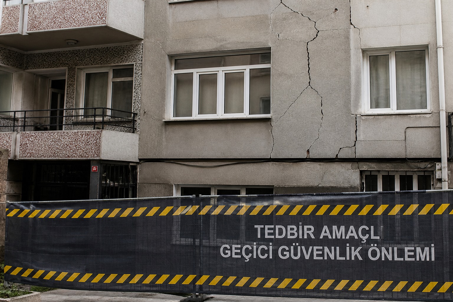Repräsentatives Bild zur städtischen Sicherheit in Bezug auf einsturzgefährdete Gebäude.