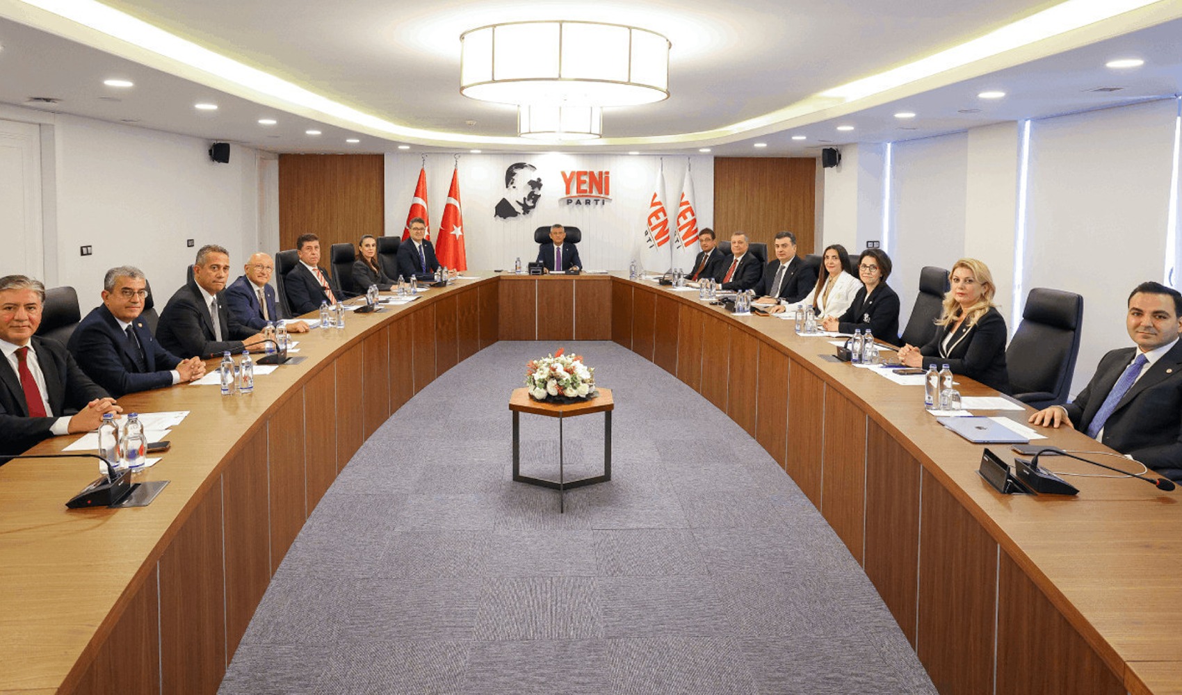 Vorstoß der YENİ Parti zur Fondskrise: 10-köpfige Delegation wird Inhaftierte im Gefängnis besuchen