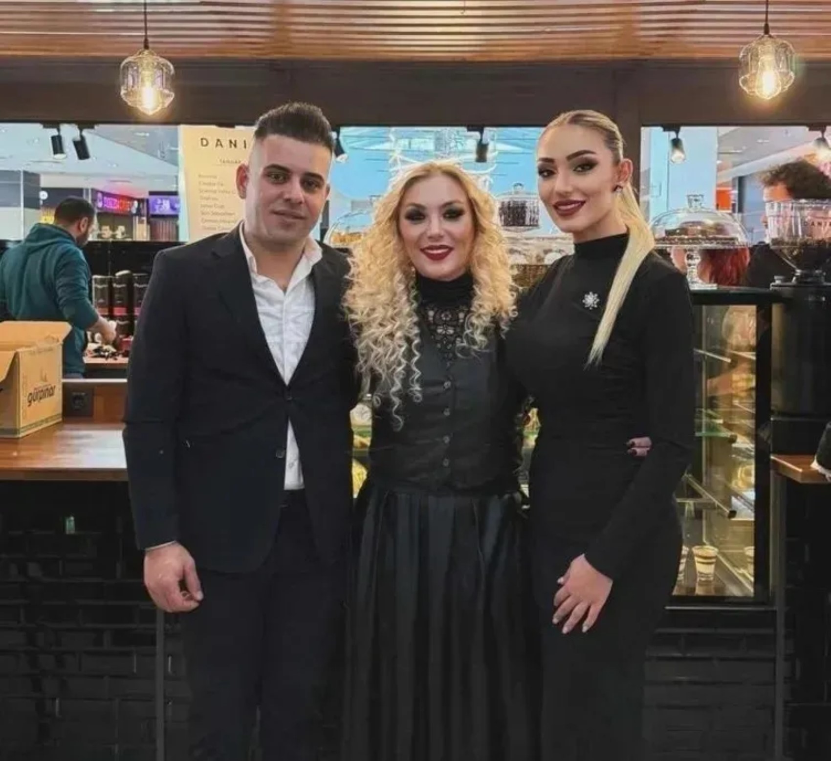 Hakkında yeni soruşturma başlatılmıştı: Güllü'nün kızı Tuğyan Ülkem Gülter'in yoğun bakımdaki halay görüntüleri ortaya çıktı