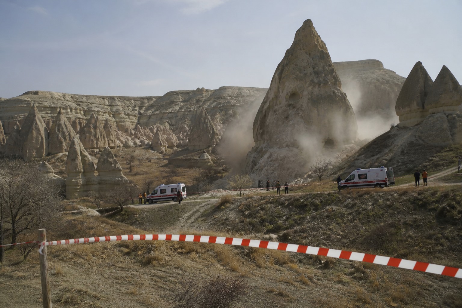 Kapadokya’da peribacaları bölgesinde acil durum müdahalesini temsil eden temsili görsel.