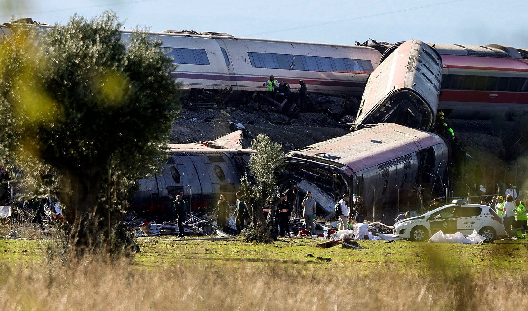 Emergono le registrazioni audio del disastro ferroviario in Spagna con 68 vittime: dato l'ordine di procedere a 'velocità normale' nonostante un treno fosse fermo