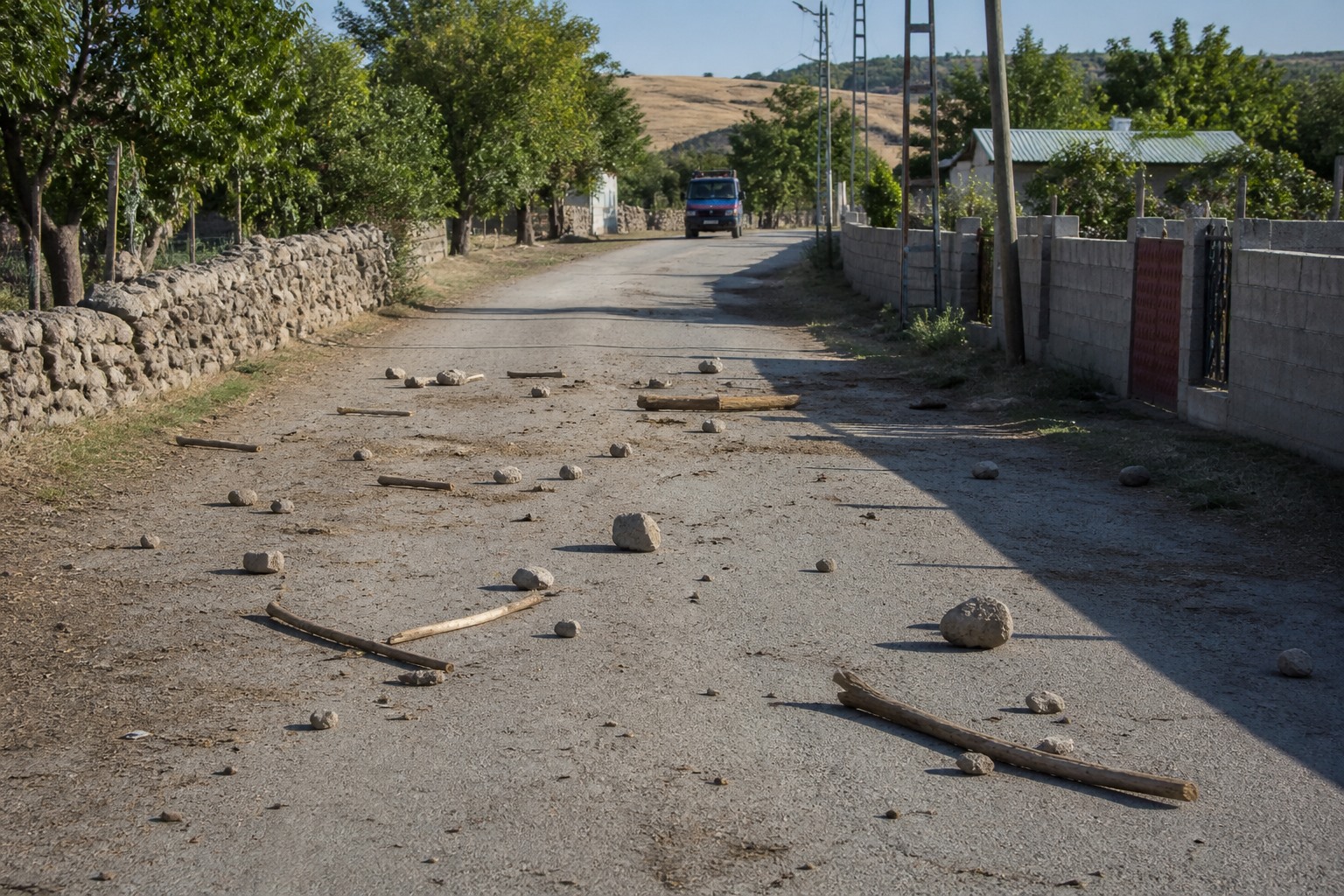 Kırsal bir bölgede arazi anlaşmazlığı sonrası olay yerini temsil eden temsili görsel.