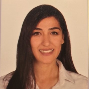 Yasemin Yavuz Koçyiğit olduğu belirtilen kişinin portre fotoğrafı.