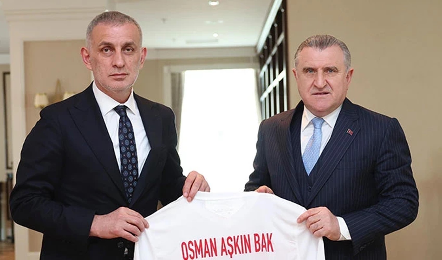 İbrahim Hacıosmanoğlu ve Osman Aşkın Bak'a istifa çağrısı: 'Sorunun sahibi olanlar, çözümün de muhatabı olamaz'