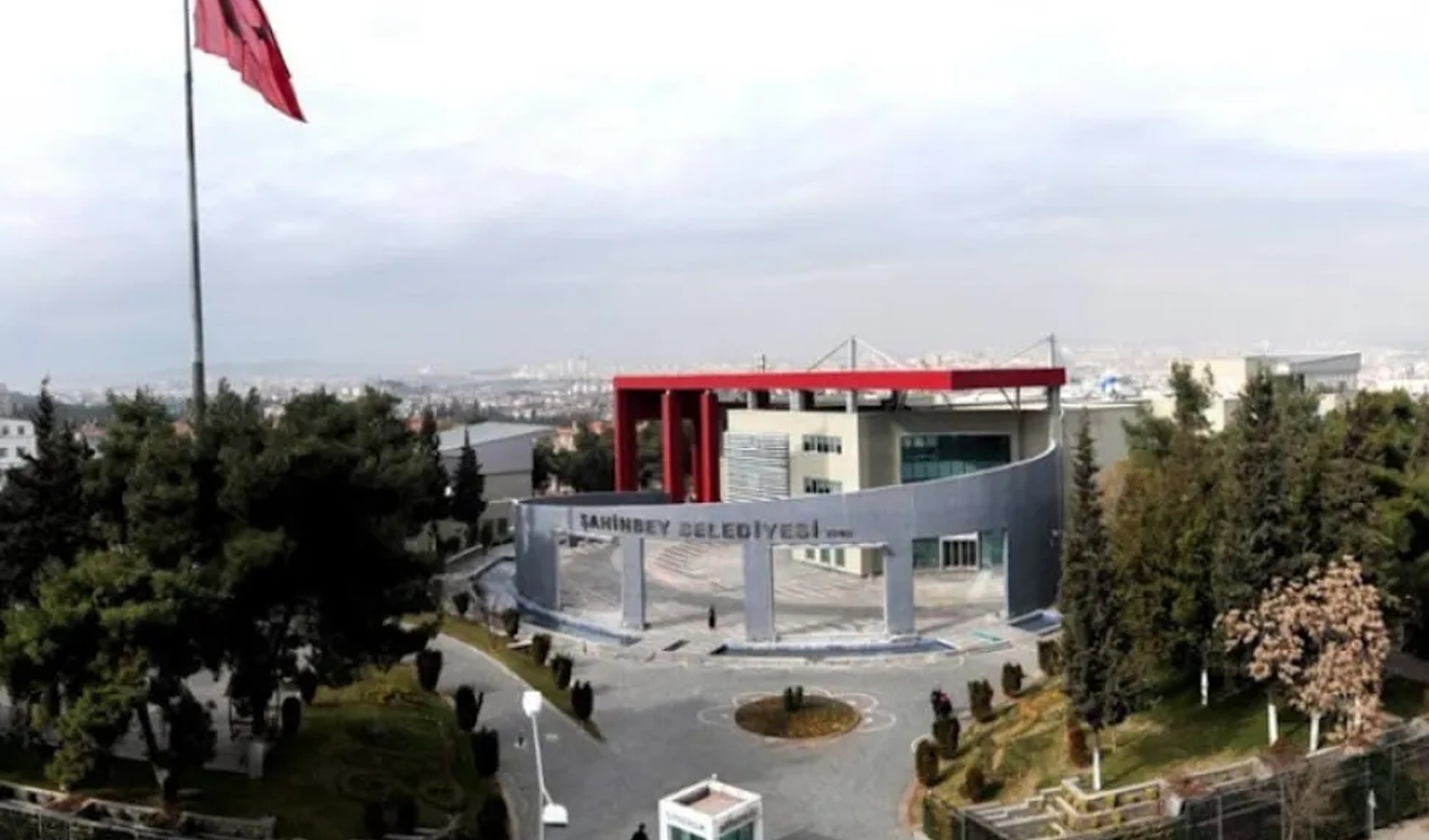 AKP-run municipality initiates enforcement proceedings for compensation against earthquake survivor