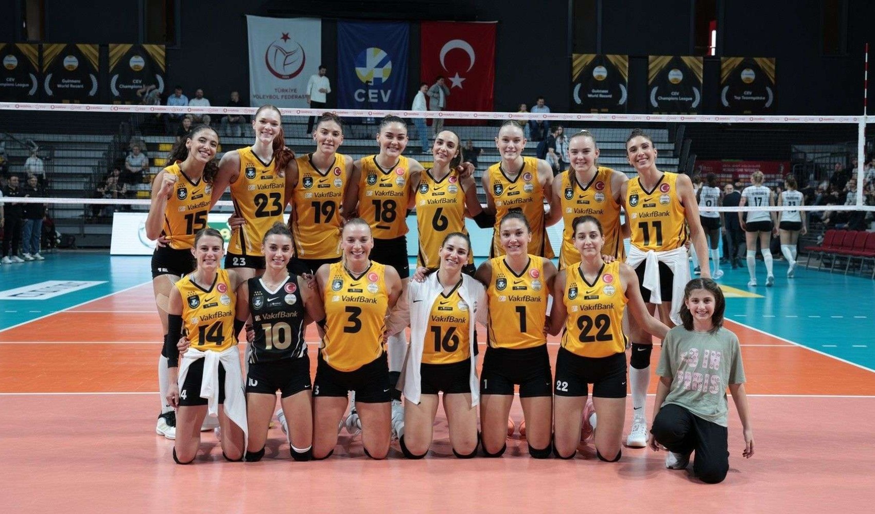 VakıfBank sezona galibiyetle girdi