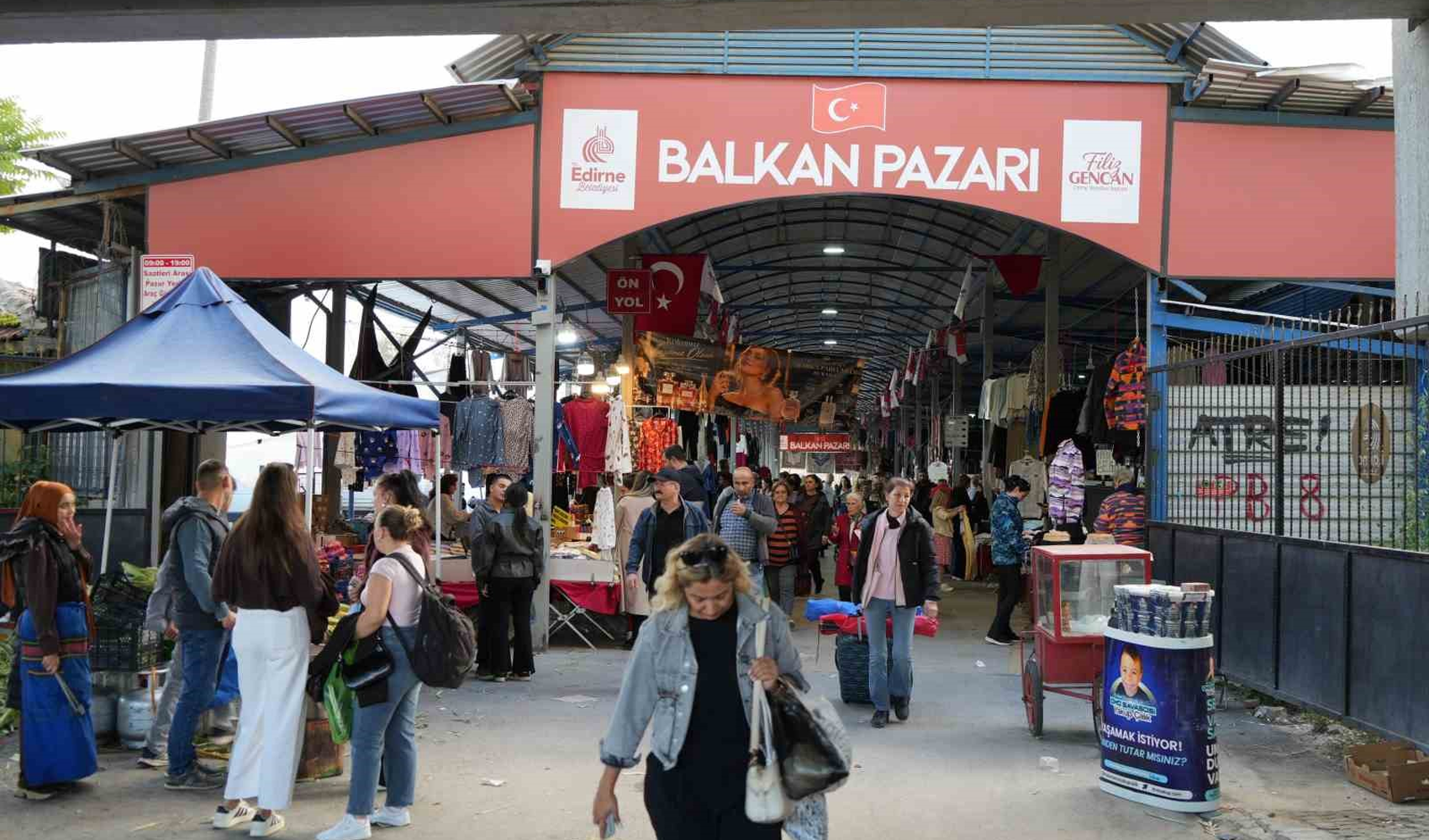 L'intensità dei turisti bulgari ha animato il Balkan Pazarı
