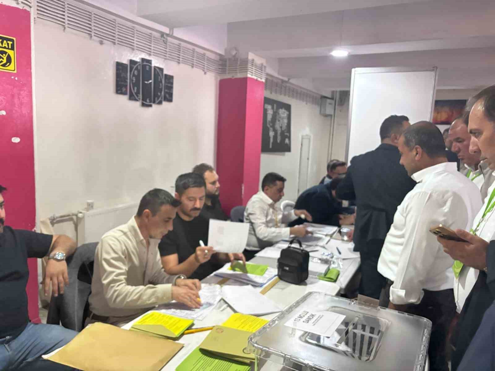 Gaziantep’te oda ve borsa seçimlerinde oy kullanma işlemlerinin yapıldığı salondan görüntü.