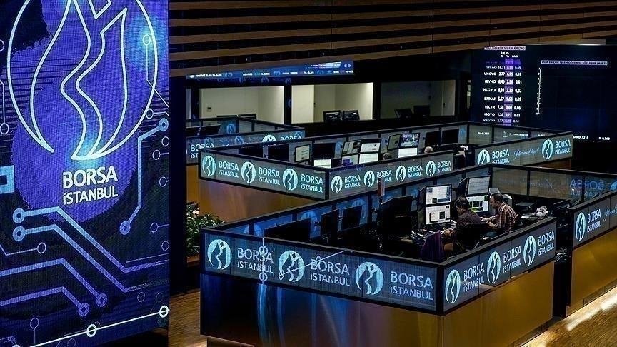 Borsa İstanbul işlem salonu ve ekranlarının yer aldığı haber görseli.