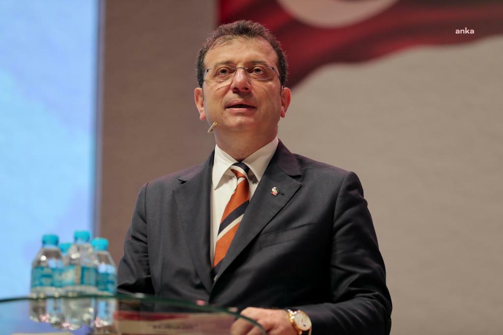 Ekrem İmamoğlu’nun kürsüde konuşurken çekilmiş arşiv fotoğrafı