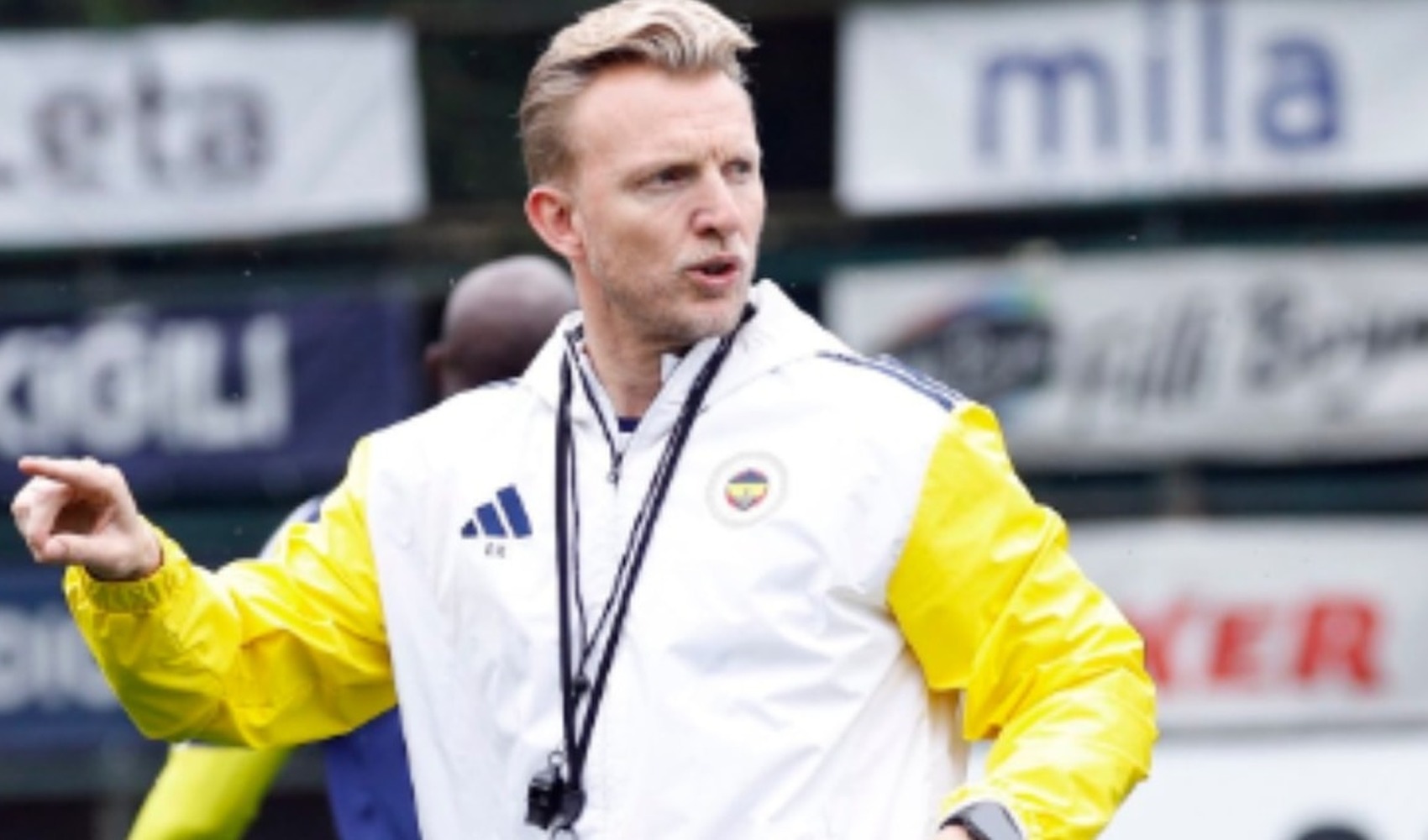 Fenerbahçe : Dirk Kuyt commente la défaite contre Göztepe : « Nous sommes très fragiles par moments »