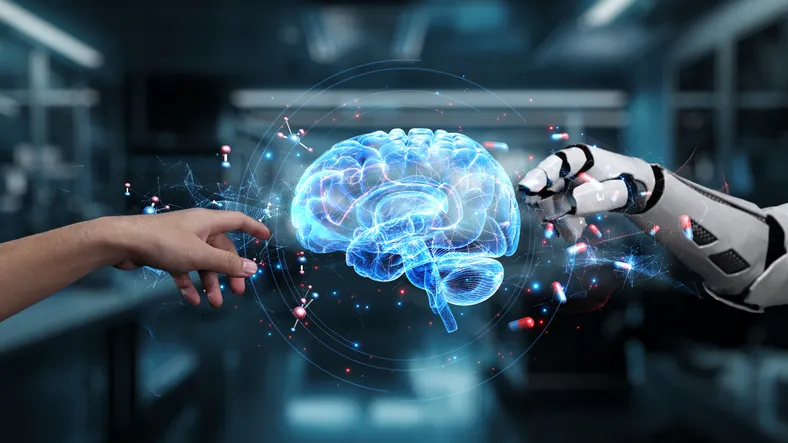 İnsan eli ile robot elinin dijital beyin görseli etrafında buluştuğu yapay zeka temalı görsel.