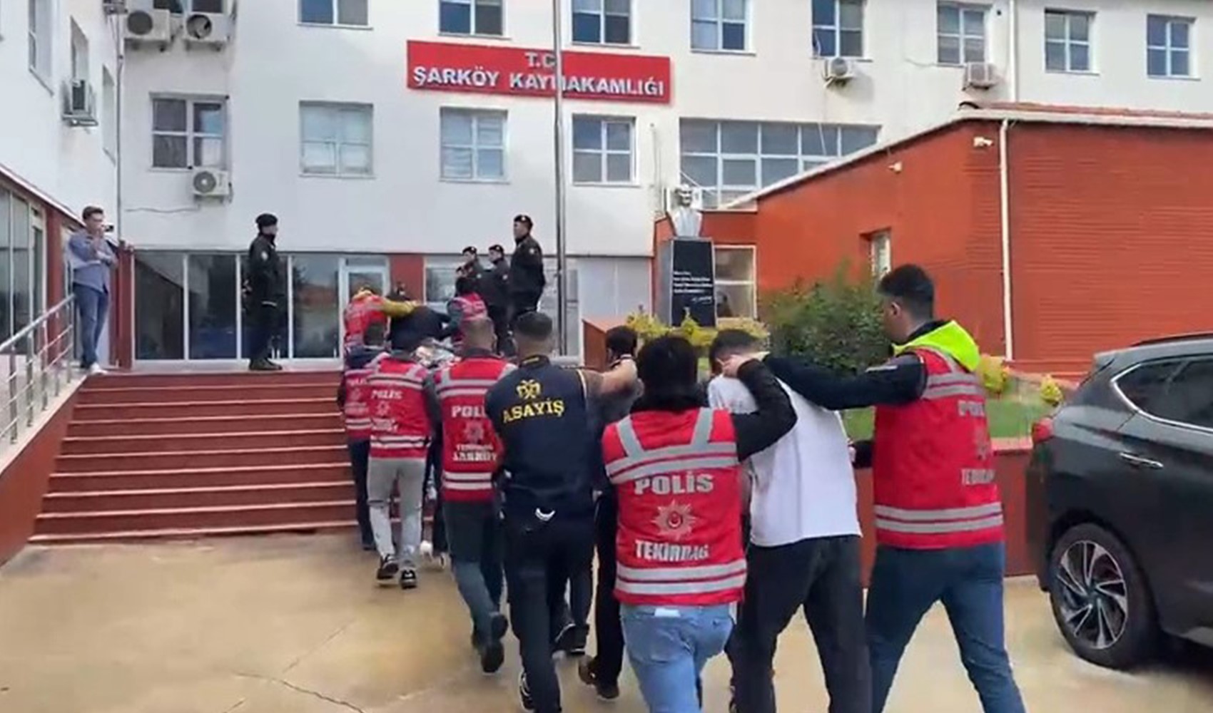 'Suçluları yakalayacağız' diyerek 19 milyon TL dolandırdılar