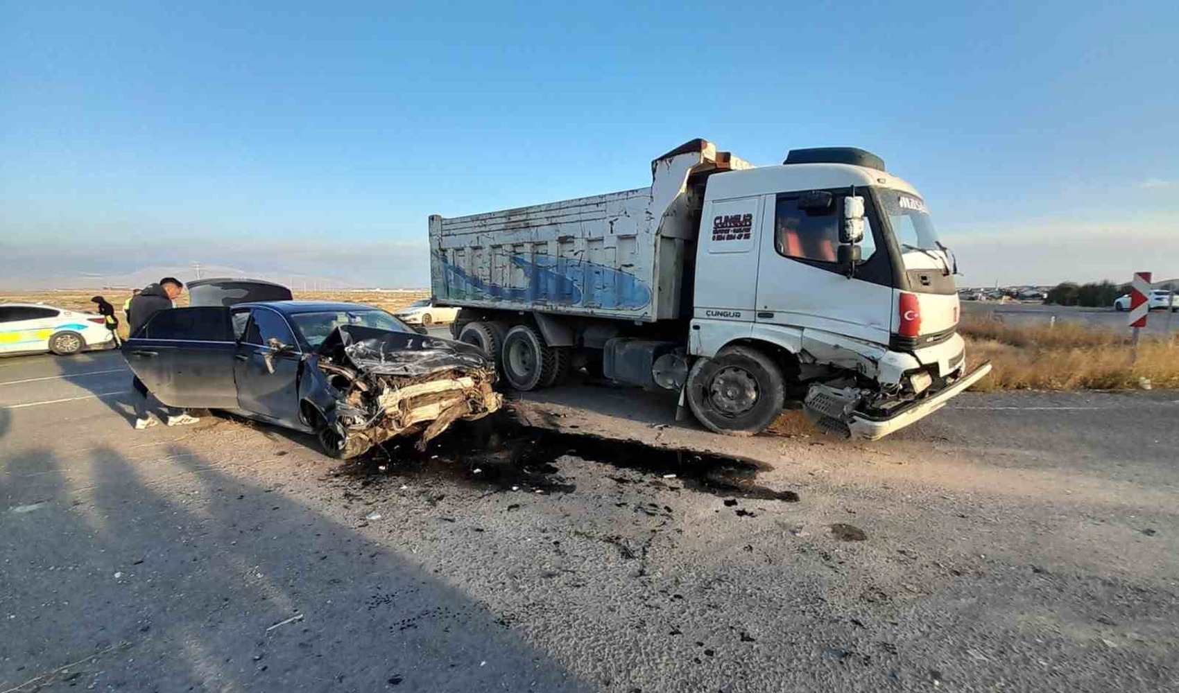 Konya Karapınar’da kamyon ile otomobil çarpıştı: 1 kişi yaralandı