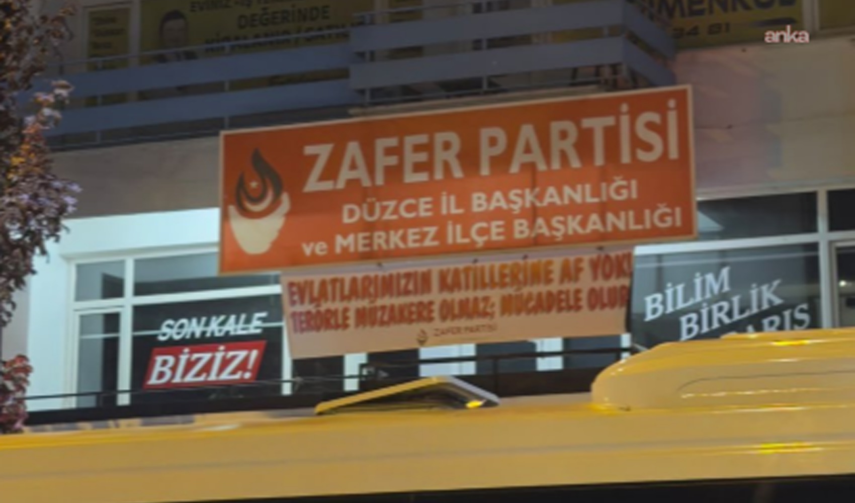 Zafer Partisi Genel Başkanı Ümit Özdağ’dan Düzce’de Zafer Partisi pankartının kaldırılmasına tepki