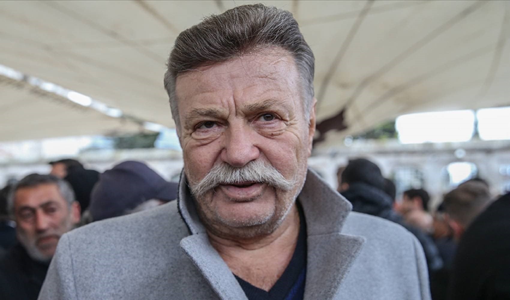 Nuri Alço rahatsızlanarak hastaneye kaldırıldı