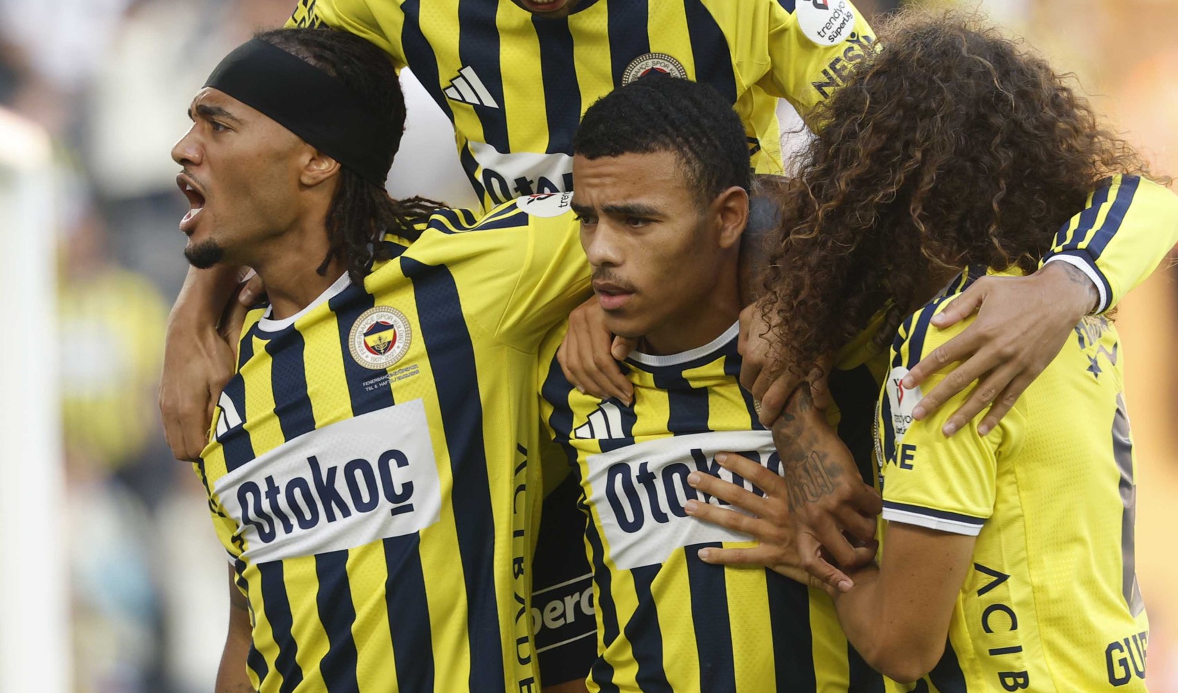 Premier Lig ekibi Fenerbahçe'nin yıldızını istiyor!