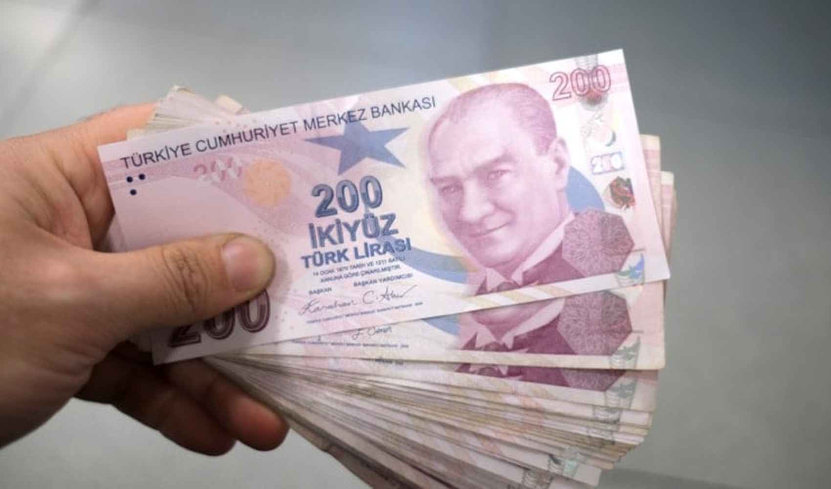 5 different calculations for the 2027 minimum wage hike: Figures for the new salary have emerged