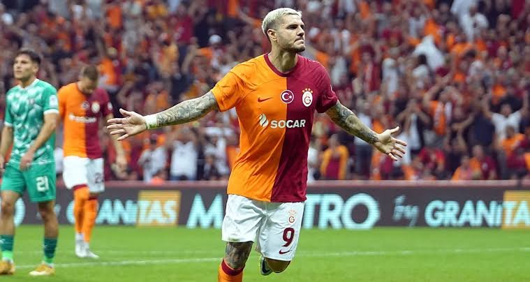 Mauro Icardi, Galatasaray formasıyla maç sırasında gol sevinci yaşıyor.