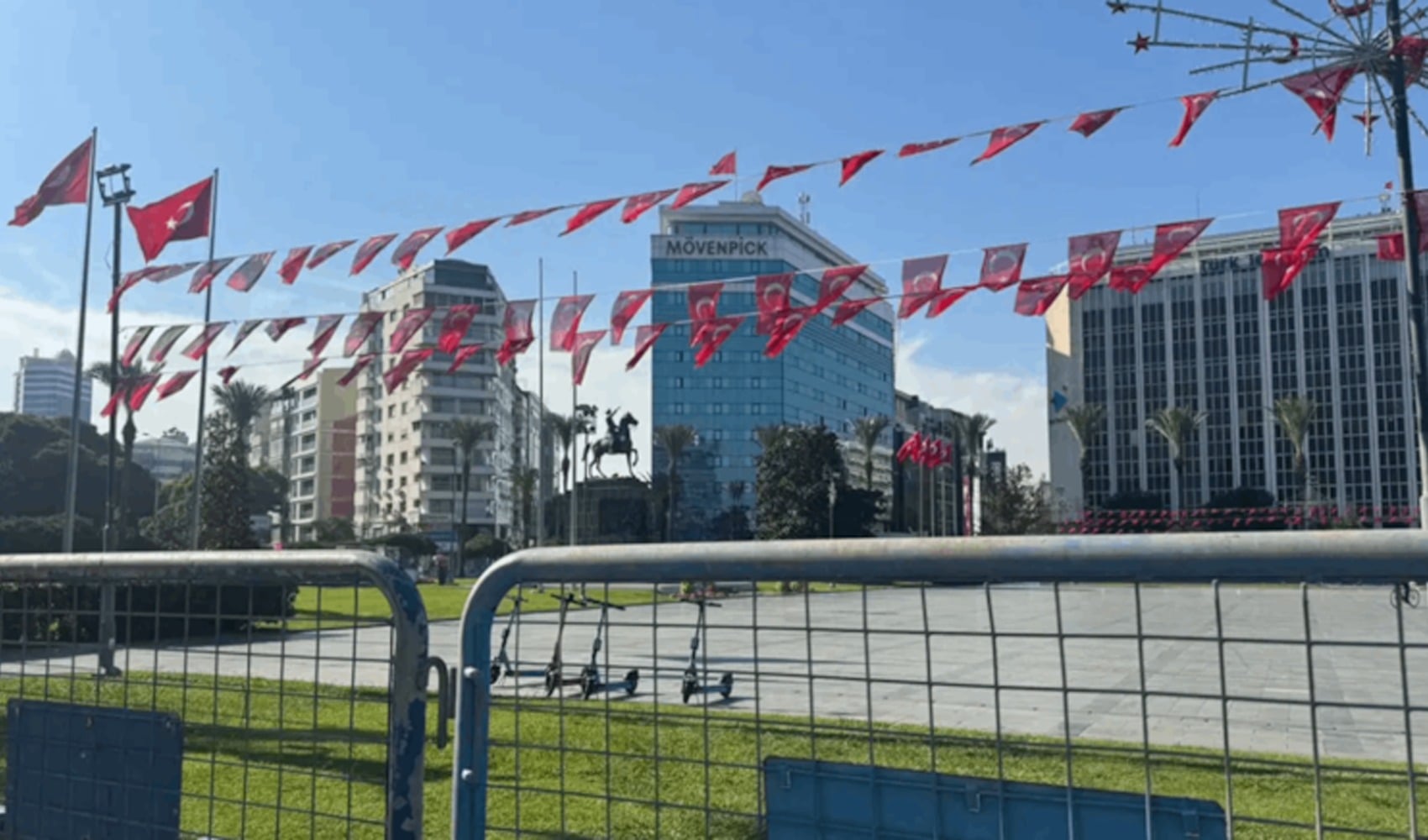 Cemil Tugay protestosu öncesi meydana bariyer