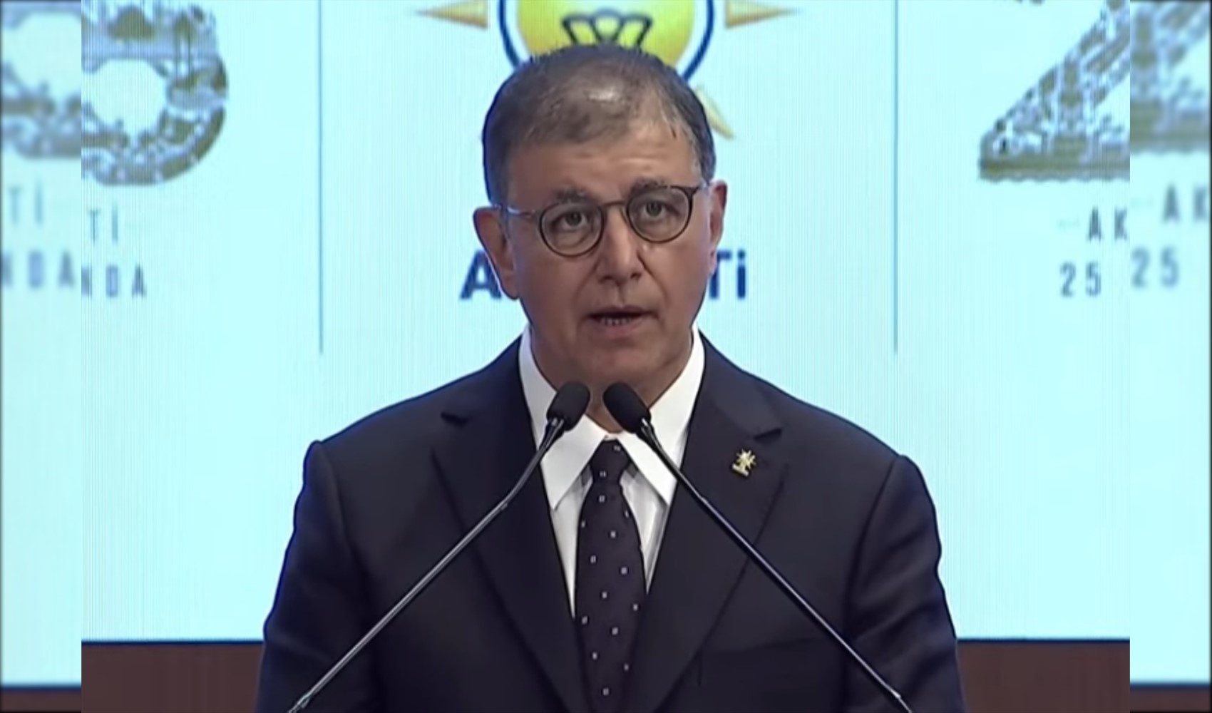 Cemil Tugay hemen uyum sağladı: 'AK Parti kimsesizlerin kimsesidir'