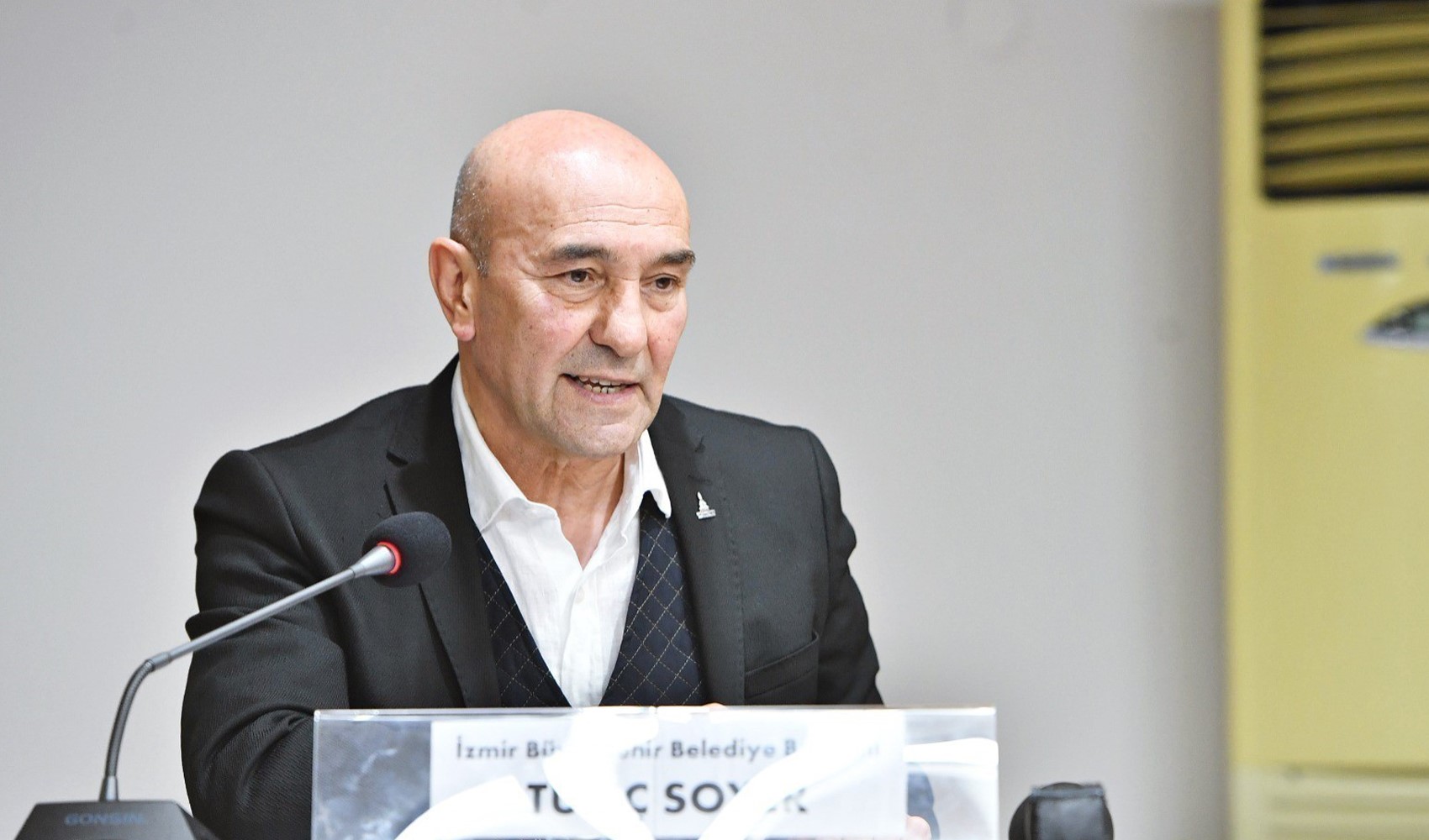 Tunç Soyer’den İzmir’e mesaj: 'İzmir’in hikayesi böyle bitmez, dayan güzel İzmir!'