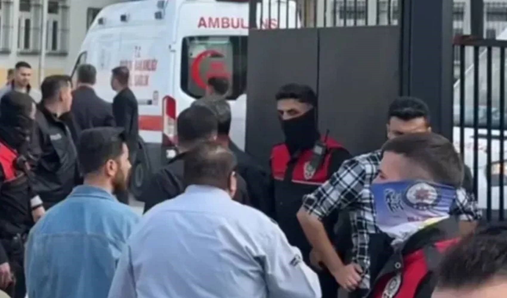 Esenyurt'ta lisede bıçaklı kavga ihbarı