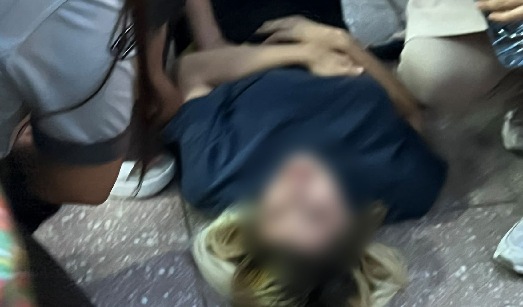 Stabbed by her husband while walking on the street