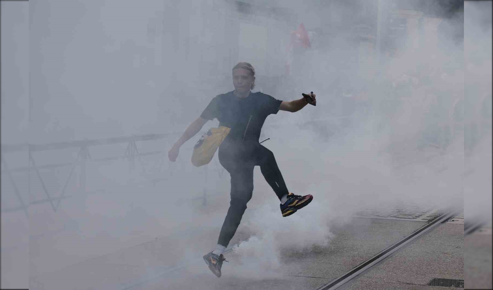 Fransa lise eylemlerine ilişkin İran Büyükelçisini bakanlığa çağırdı