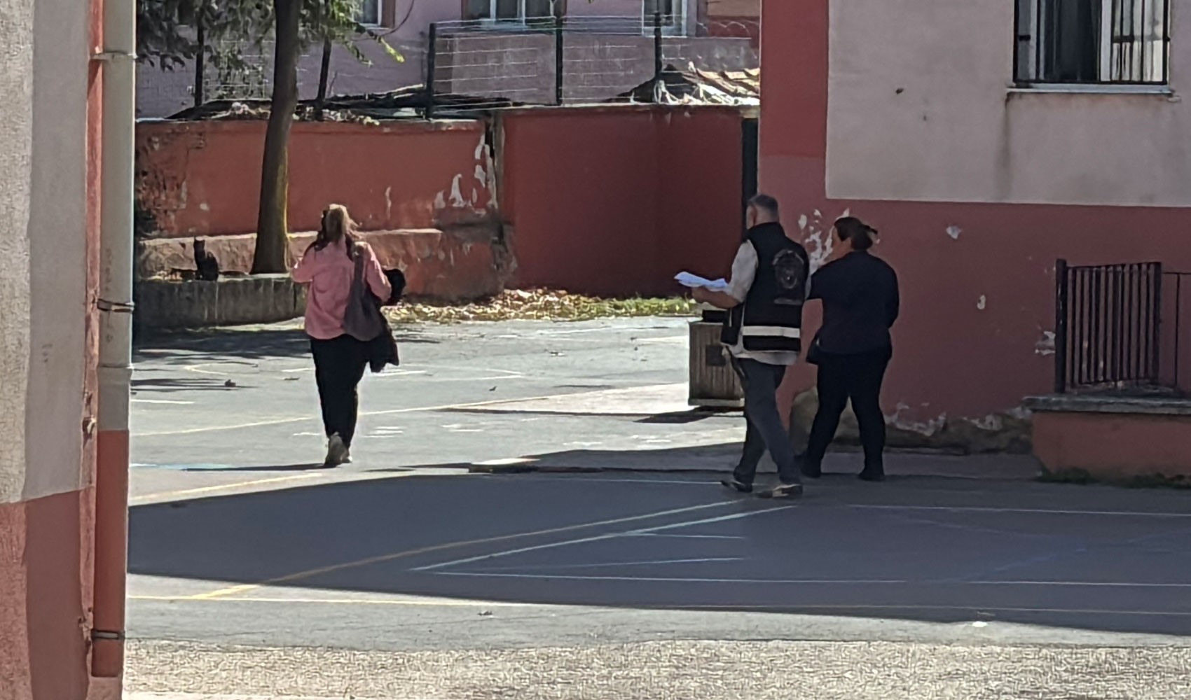 Okula silah getiren öğrenci yakalandı