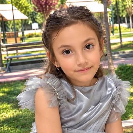 Başakşehir'deki saldırıda hayatını kaybeden Eslem Sare Bulut'un fotoğrafı.