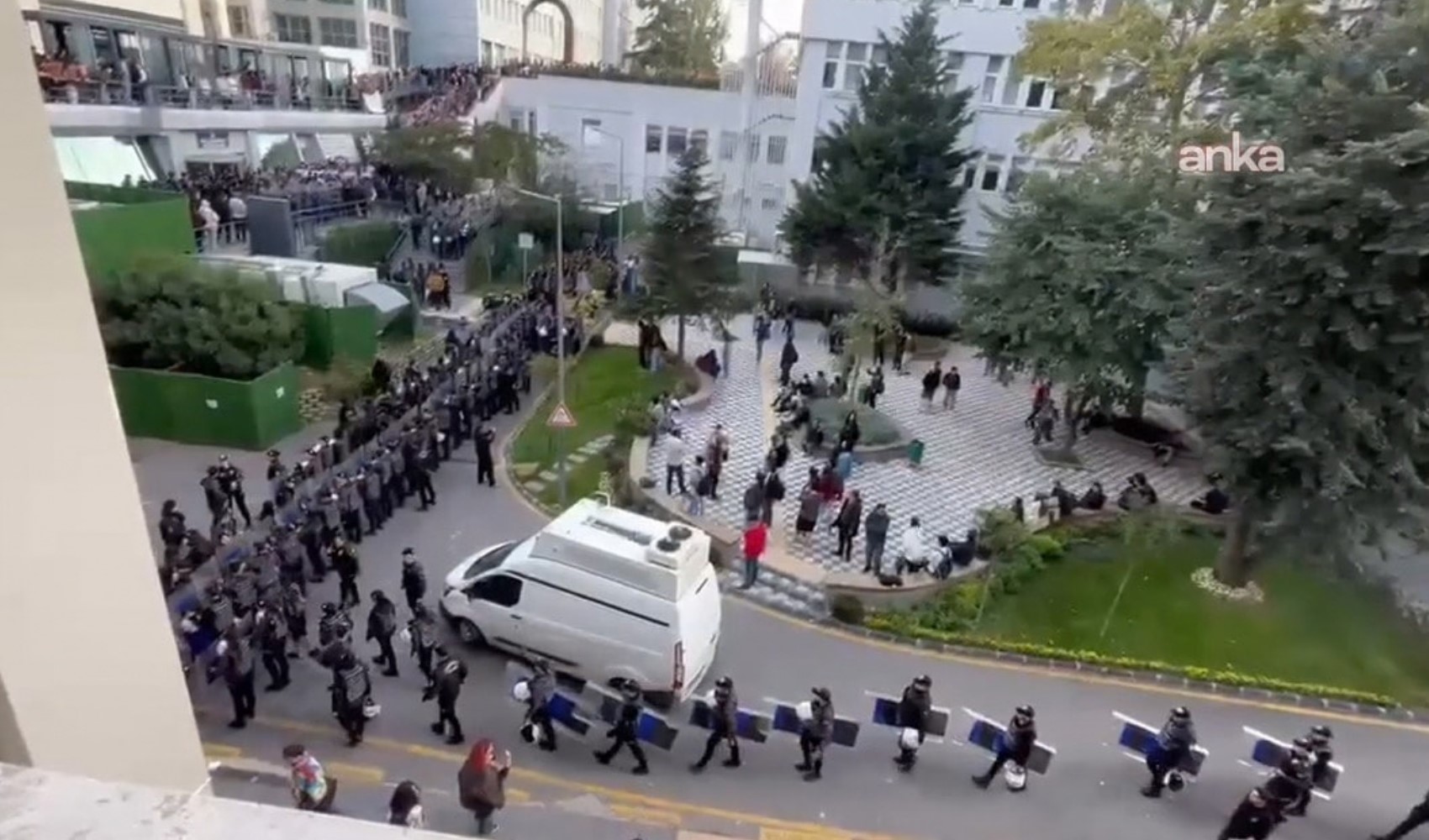 Boğaziçi’nde yemekhane zammına protesto: Öğrencilere soruşturma tehdidi