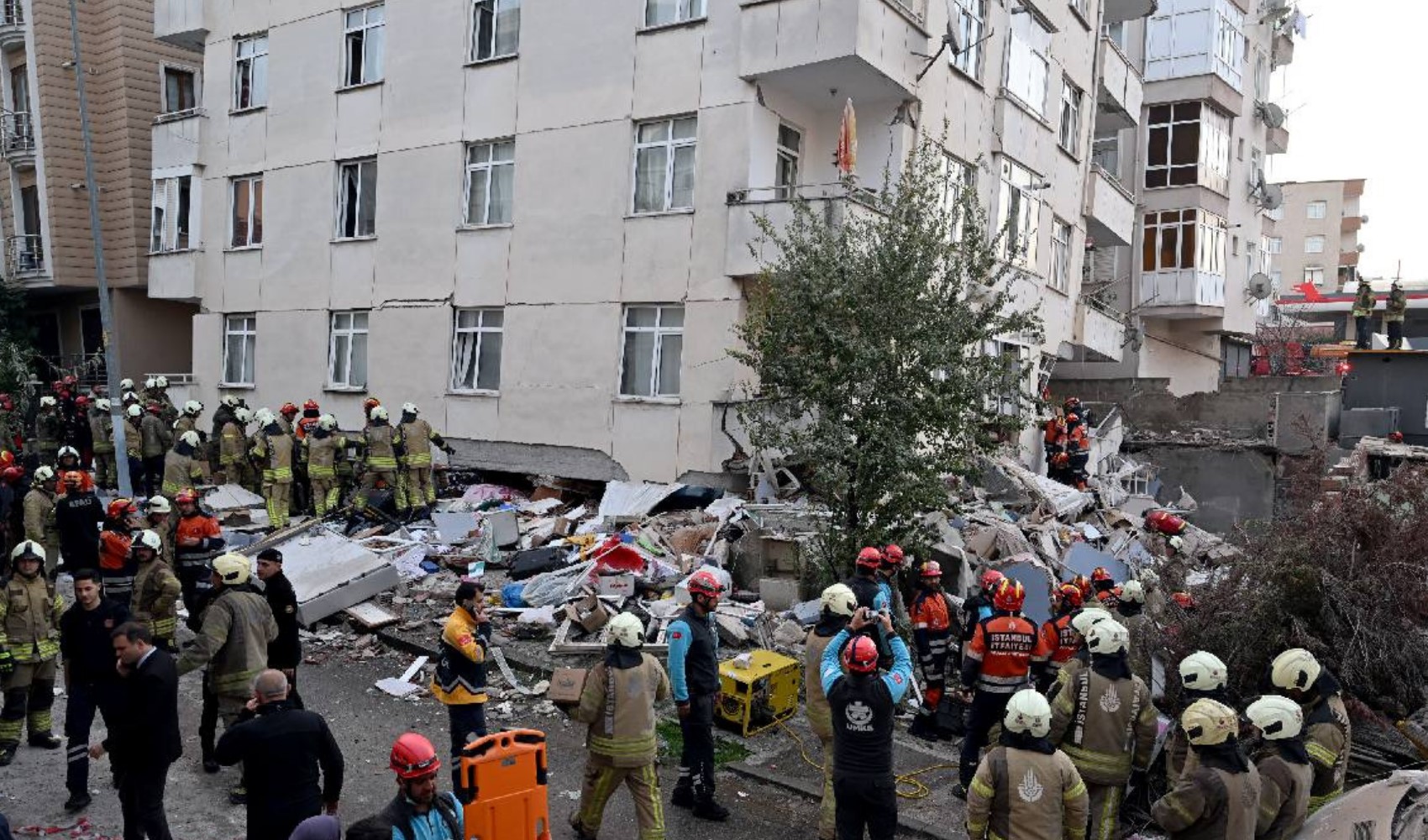 Son Dakika... Maltepe’de çöken bina soruşturmasında 2 gözaltı