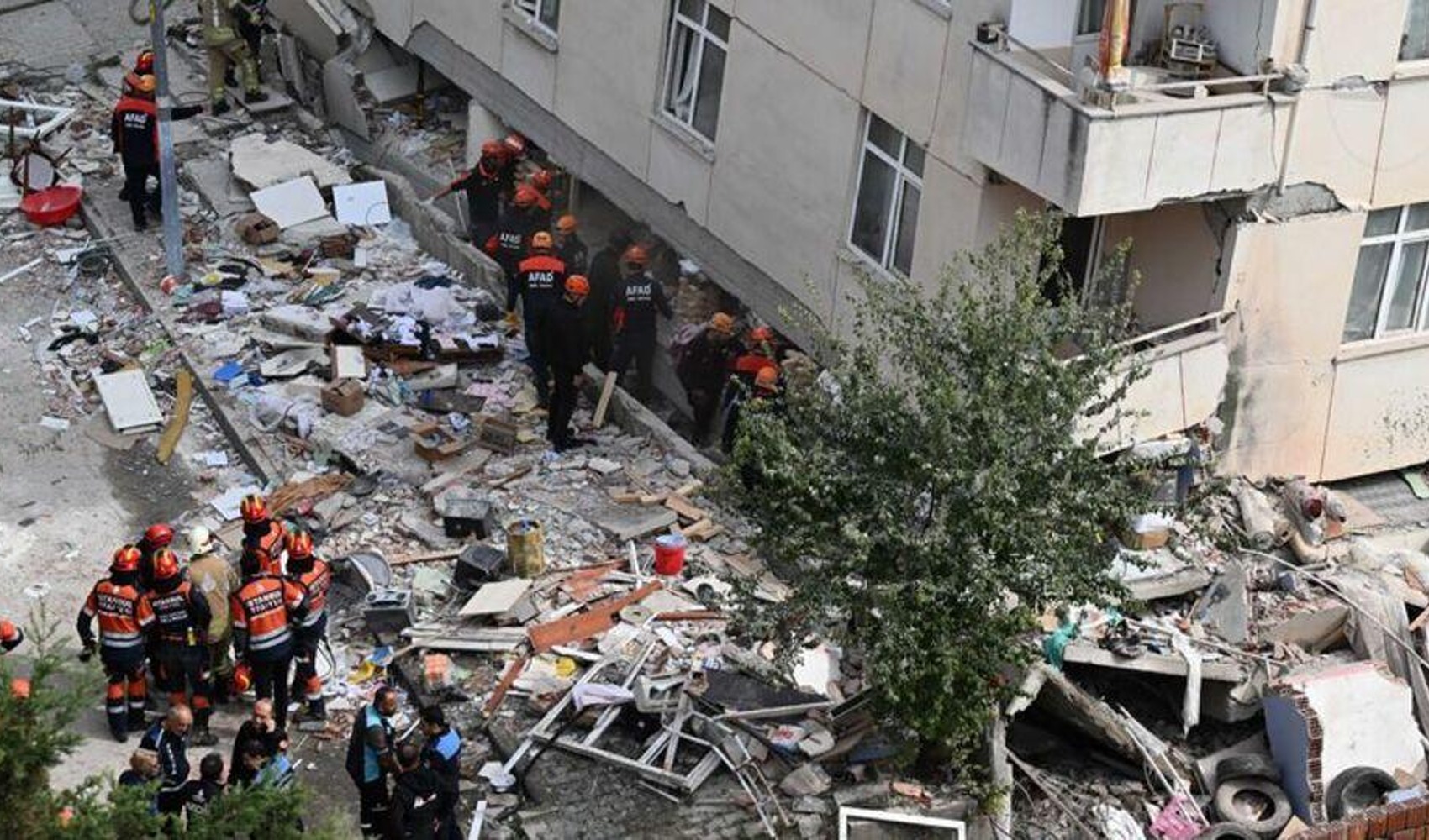 Maltepe’de çöken binadaki atölyenin işletmecisi konuştu: Kolon kesildi mi?