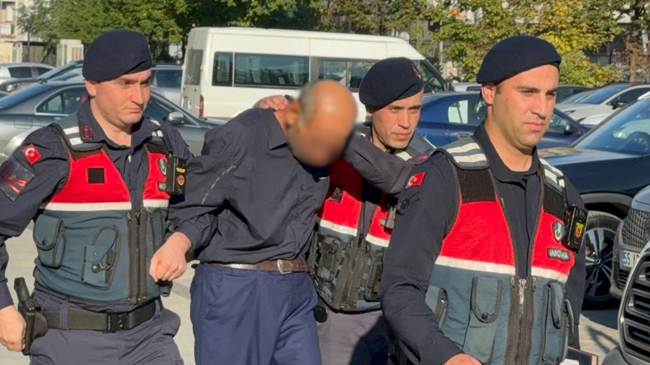 Jandarma ekiplerinin bir şüpheliyi adliyeye götürdüğü anlar.