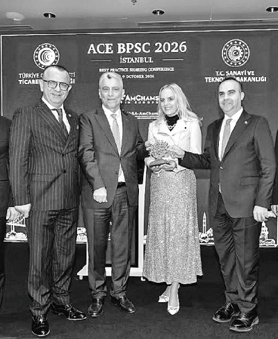 Rappresentanti in posa sul palco all'evento ACE BPSC 2026 di Istanbul.
