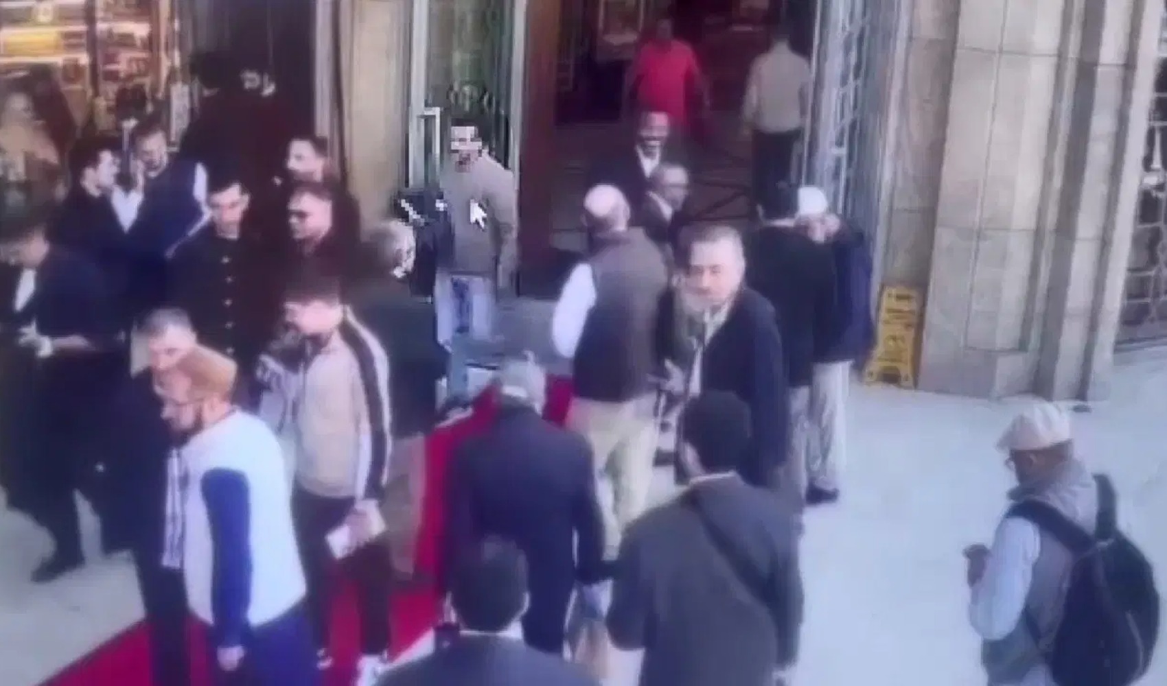 Camide döviz hırsızlığına tutuklama