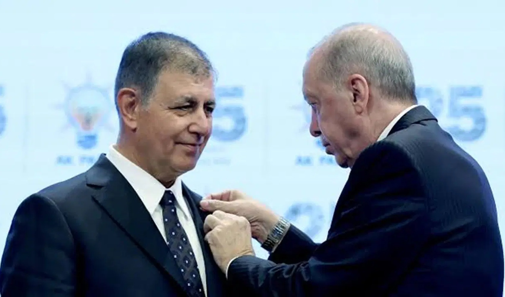 Cemil Tugay AKP’ye geçişini bu sözlerle savundu: 'Israrcı oldular'