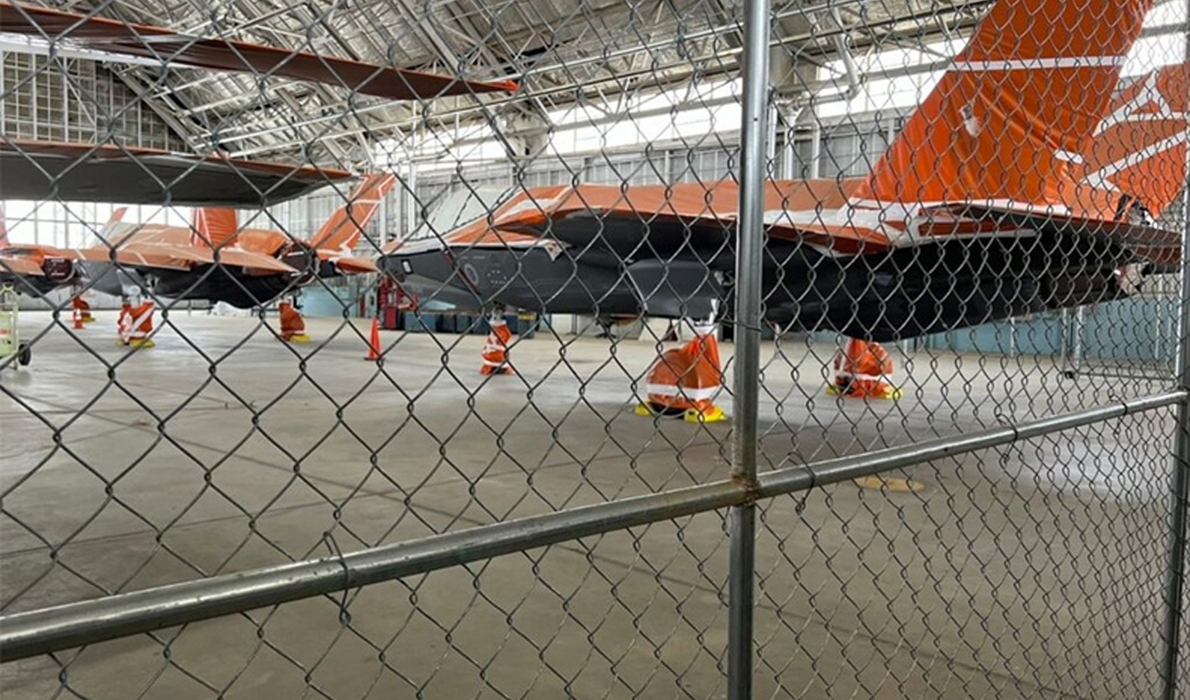 Türkiye için üretilen F-35’ler ABD’deki hangarda yıllar sonra görüntülendi